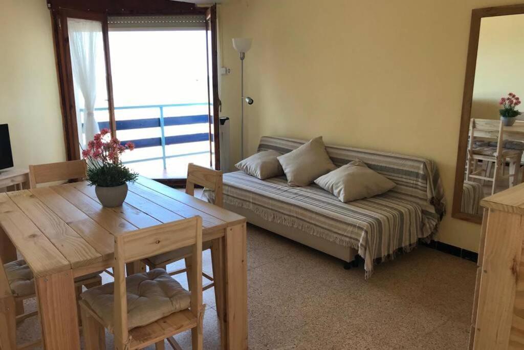 El Faro Apartaments Platja Llarga-Les Salines-Tgn Таррагона Экстерьер фото