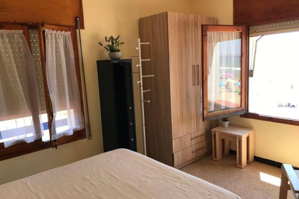 El Faro Apartaments Platja Llarga-Les Salines-Tgn Таррагона Экстерьер фото